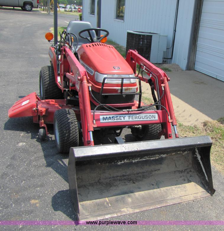 image for item 3452 Massey-Ferguson GC2300 MFWD tractor