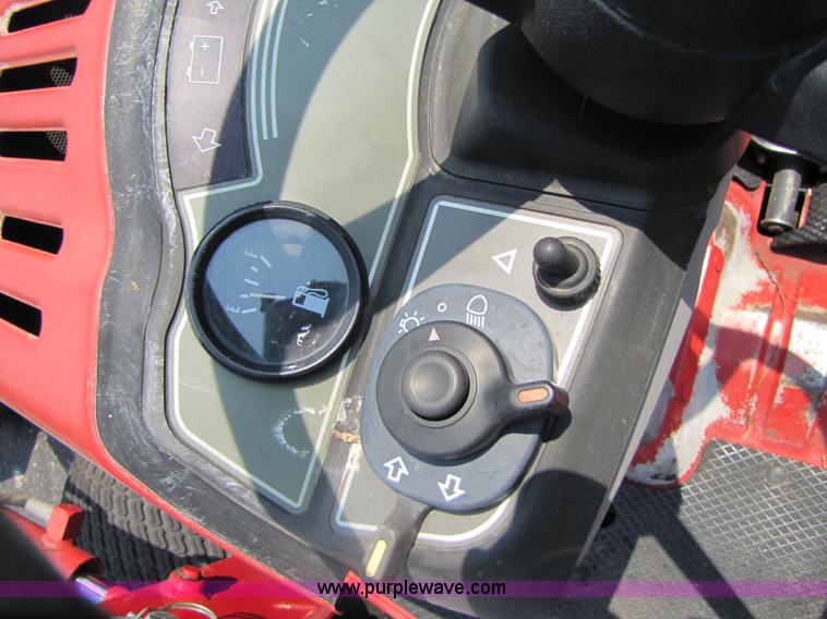 image for item 3452 Massey-Ferguson GC2300 MFWD tractor