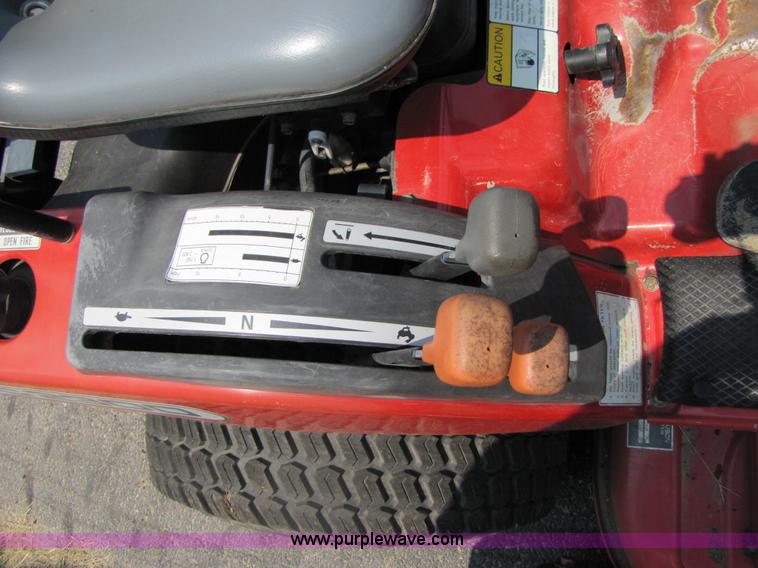 image for item 3452 Massey-Ferguson GC2300 MFWD tractor