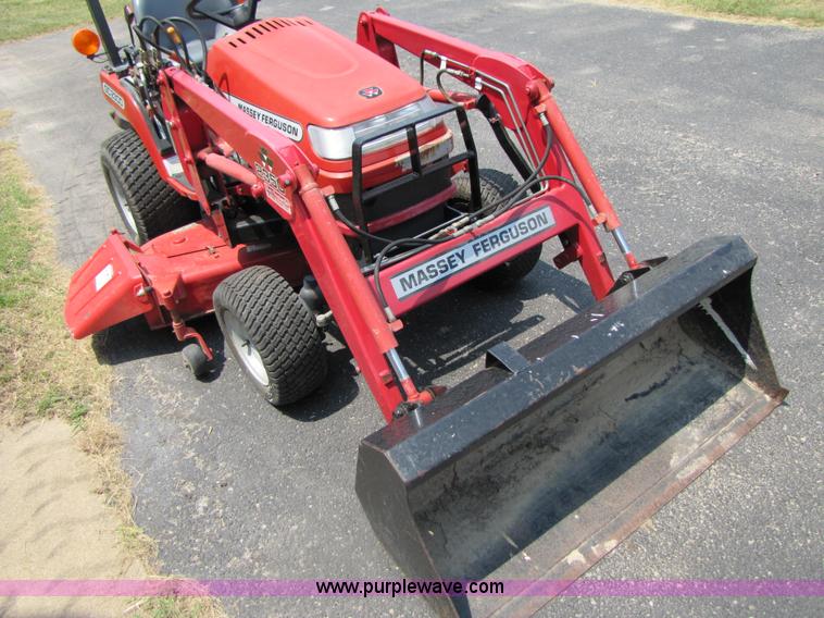 image for item 3452 Massey-Ferguson GC2300 MFWD tractor