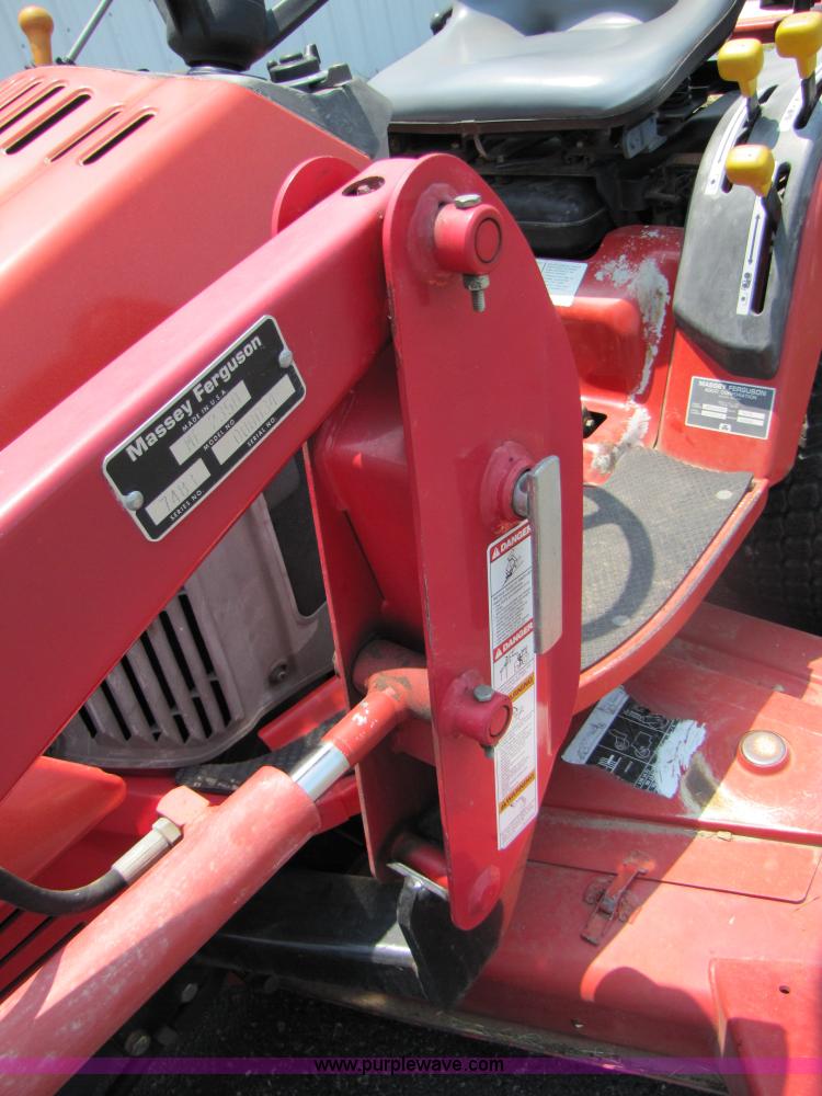 image for item 3452 Massey-Ferguson GC2300 MFWD tractor