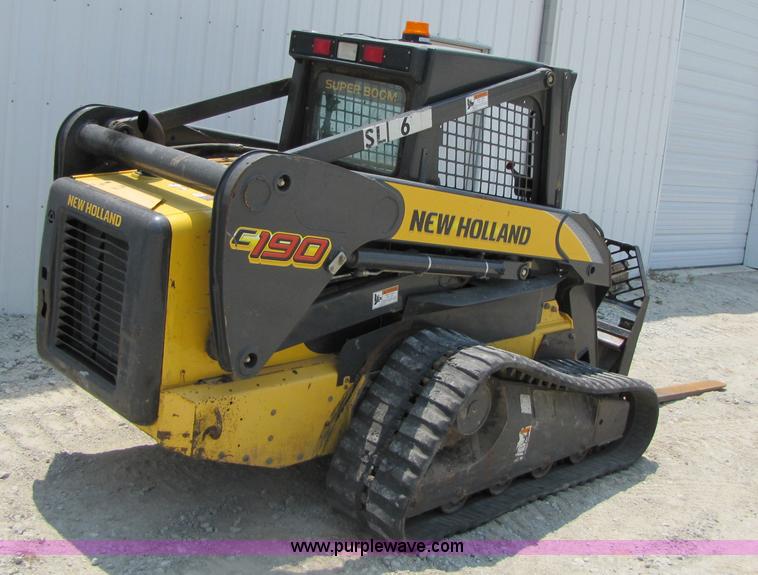 image for item 3453 2007 New Holland C190 skid steer