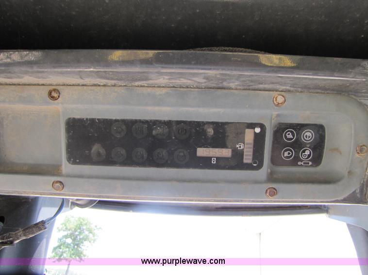 image for item 3453 2007 New Holland C190 skid steer