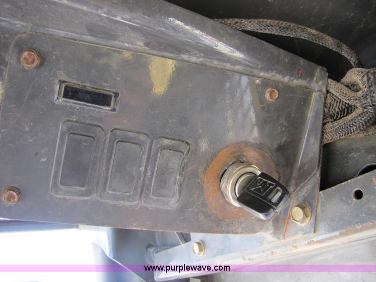 image for item 3453 2007 New Holland C190 skid steer