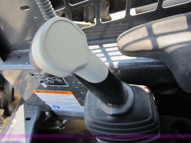 image for item 3453 2007 New Holland C190 skid steer