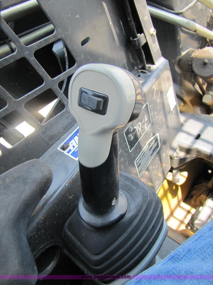 image for item 3453 2007 New Holland C190 skid steer