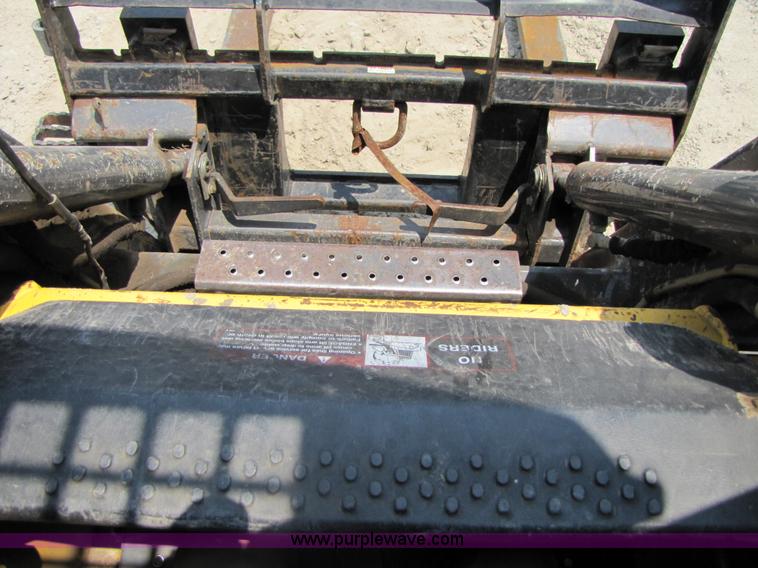 image for item 3453 2007 New Holland C190 skid steer