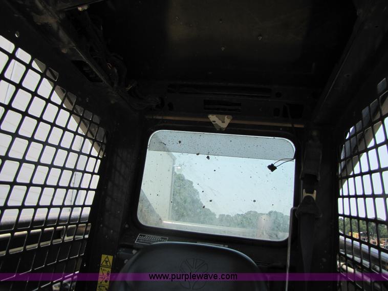 image for item 3453 2007 New Holland C190 skid steer