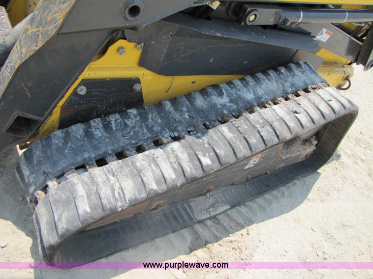 image for item 3453 2007 New Holland C190 skid steer