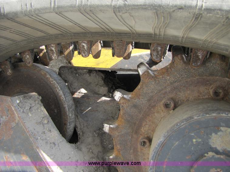 image for item 3453 2007 New Holland C190 skid steer