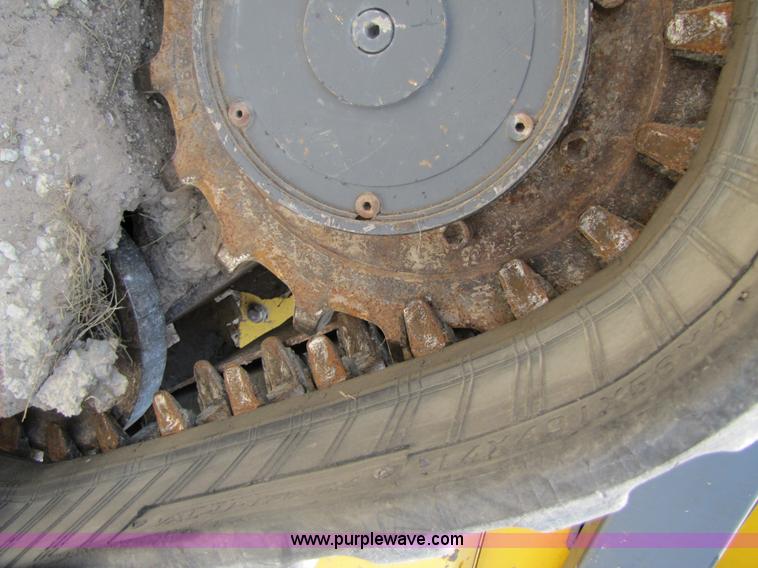 image for item 3453 2007 New Holland C190 skid steer