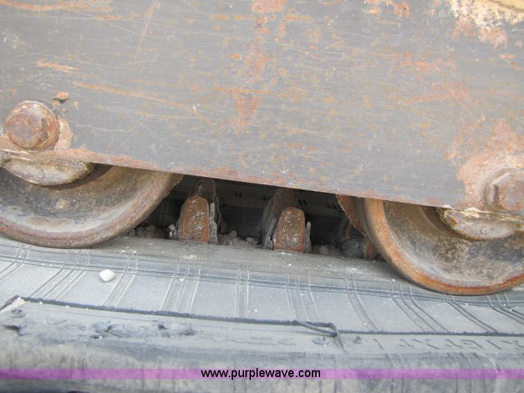 image for item 3453 2007 New Holland C190 skid steer