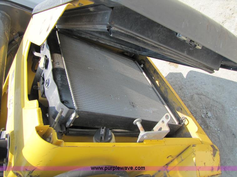 image for item 3453 2007 New Holland C190 skid steer