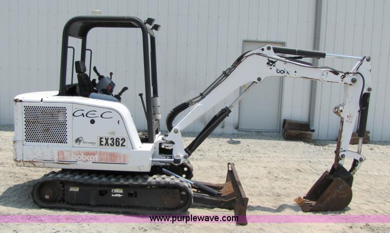 image for item 3456 2000 Bobcat 331 compact excavator