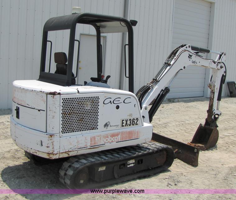 image for item 3456 2000 Bobcat 331 compact excavator
