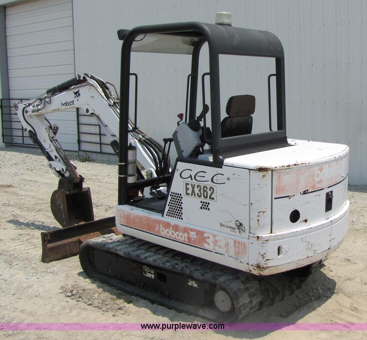 image for item 3456 2000 Bobcat 331 compact excavator