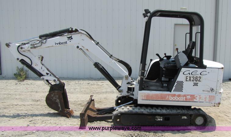 image for item 3456 2000 Bobcat 331 compact excavator