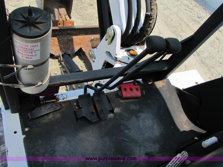 image for item 3456 2000 Bobcat 331 compact excavator