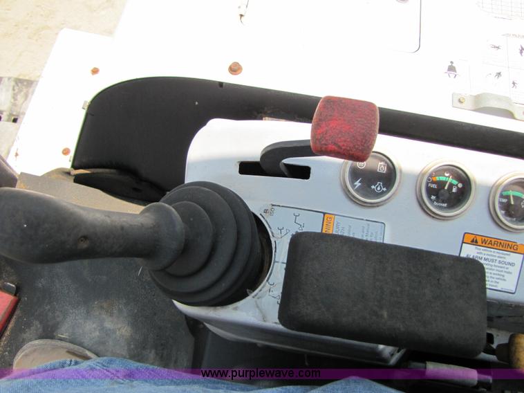 image for item 3456 2000 Bobcat 331 compact excavator