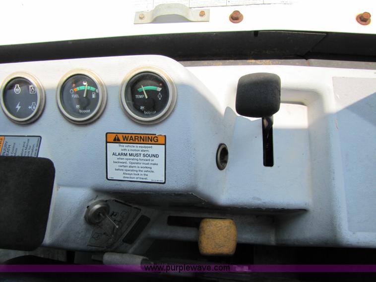 image for item 3456 2000 Bobcat 331 compact excavator