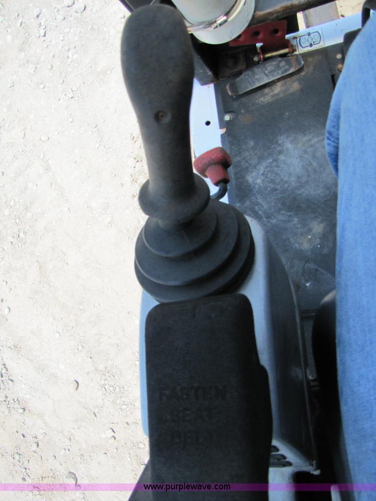 image for item 3456 2000 Bobcat 331 compact excavator