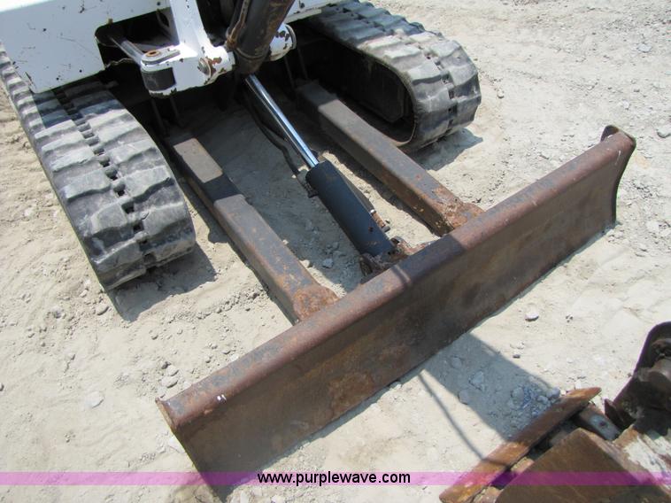 image for item 3456 2000 Bobcat 331 compact excavator