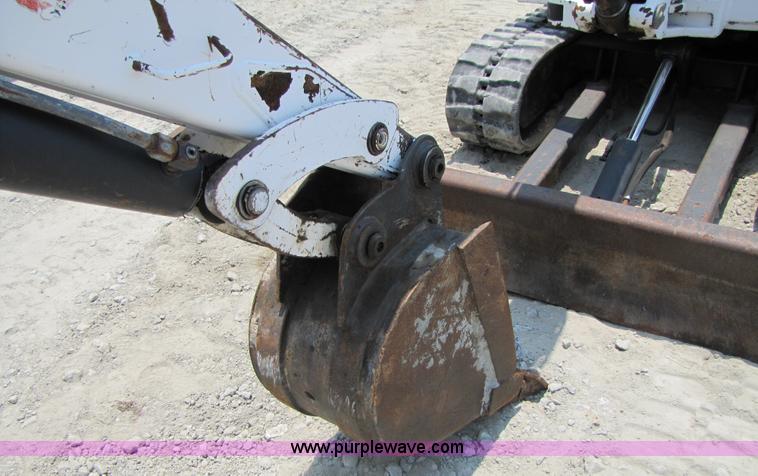 image for item 3456 2000 Bobcat 331 compact excavator
