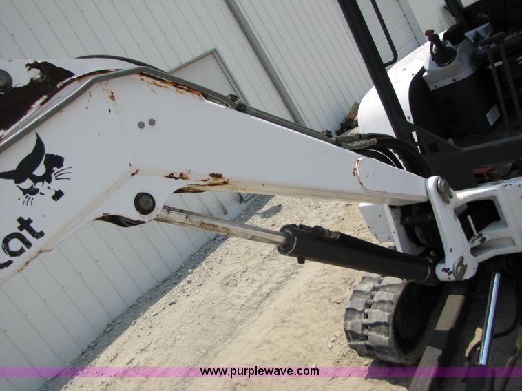 image for item 3456 2000 Bobcat 331 compact excavator