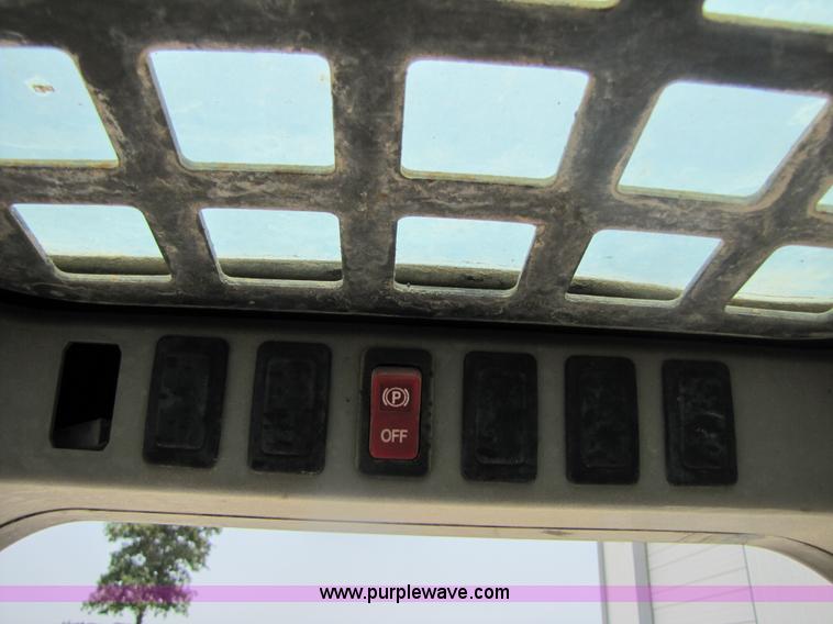 image for item 3457 2002 Bobcat 863 skid steer