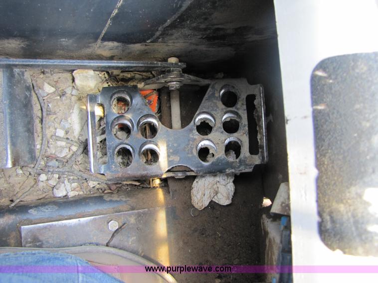 image for item 3457 2002 Bobcat 863 skid steer