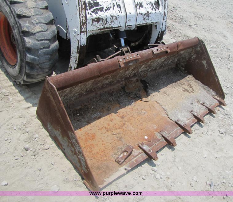 image for item 3457 2002 Bobcat 863 skid steer
