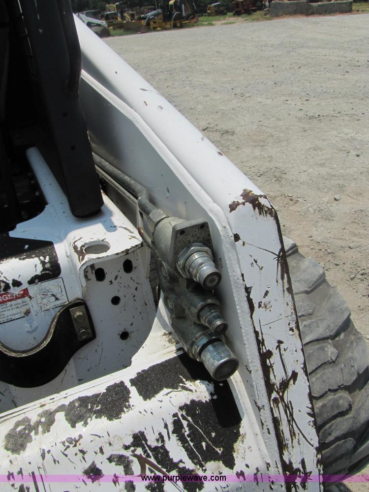 image for item 3457 2002 Bobcat 863 skid steer