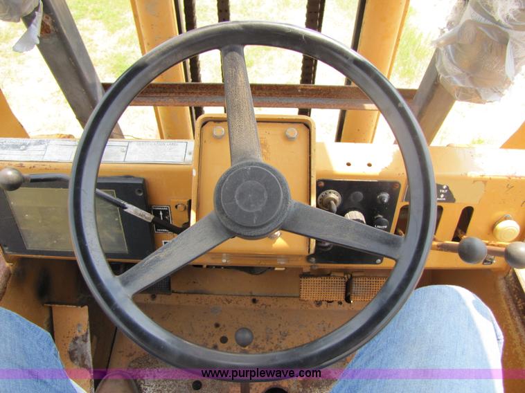 image for item 3459 1997 Case 586E rough terrain forklift
