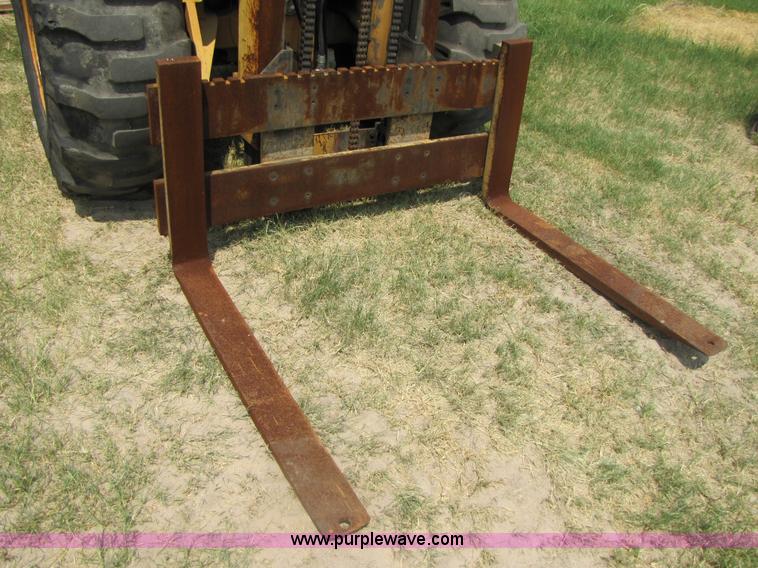 image for item 3459 1997 Case 586E rough terrain forklift