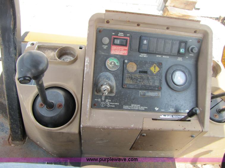 image for item 3461 1996 John Deere 310D backhoe