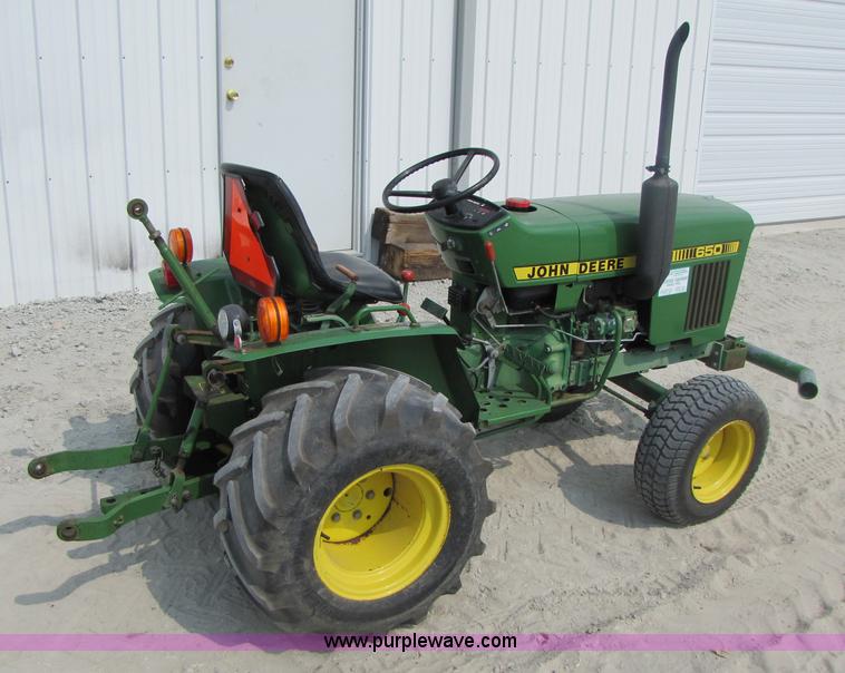 image for item 3463 1983 John Deere 650 tractor
