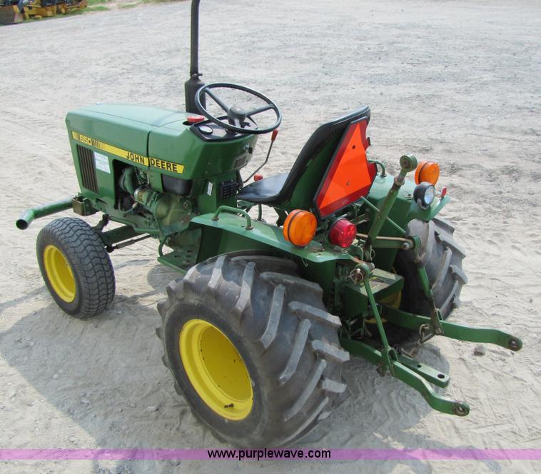 image for item 3463 1983 John Deere 650 tractor
