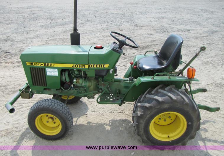 image for item 3463 1983 John Deere 650 tractor