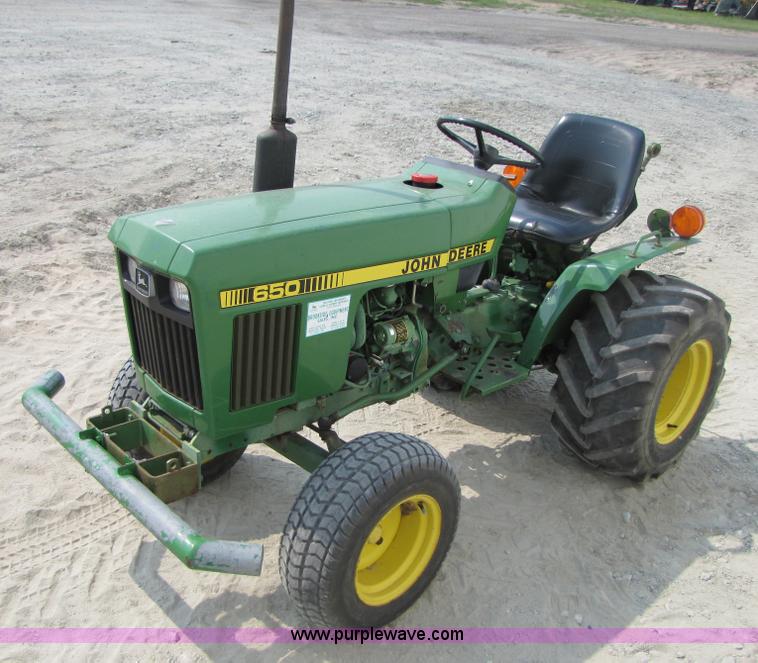 image for item 3463 1983 John Deere 650 tractor