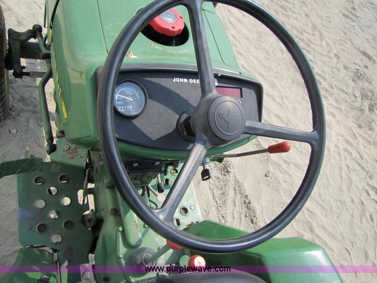image for item 3463 1983 John Deere 650 tractor
