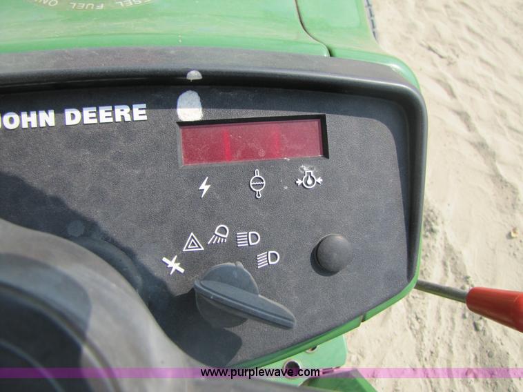 image for item 3463 1983 John Deere 650 tractor