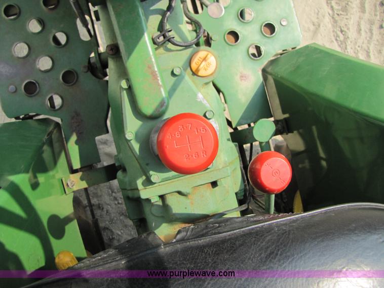image for item 3463 1983 John Deere 650 tractor