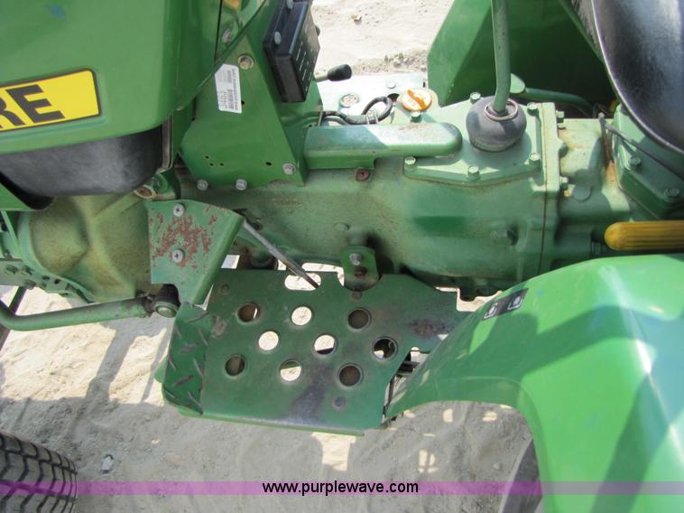 image for item 3463 1983 John Deere 650 tractor