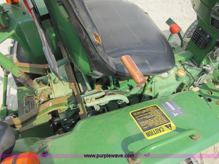 image for item 3463 1983 John Deere 650 tractor