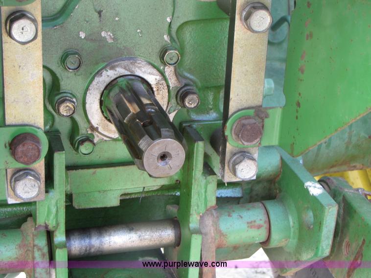 image for item 3463 1983 John Deere 650 tractor
