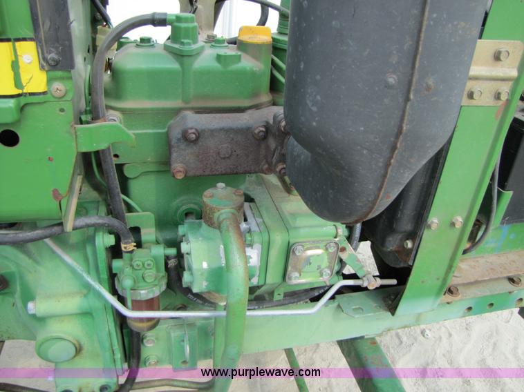 image for item 3463 1983 John Deere 650 tractor