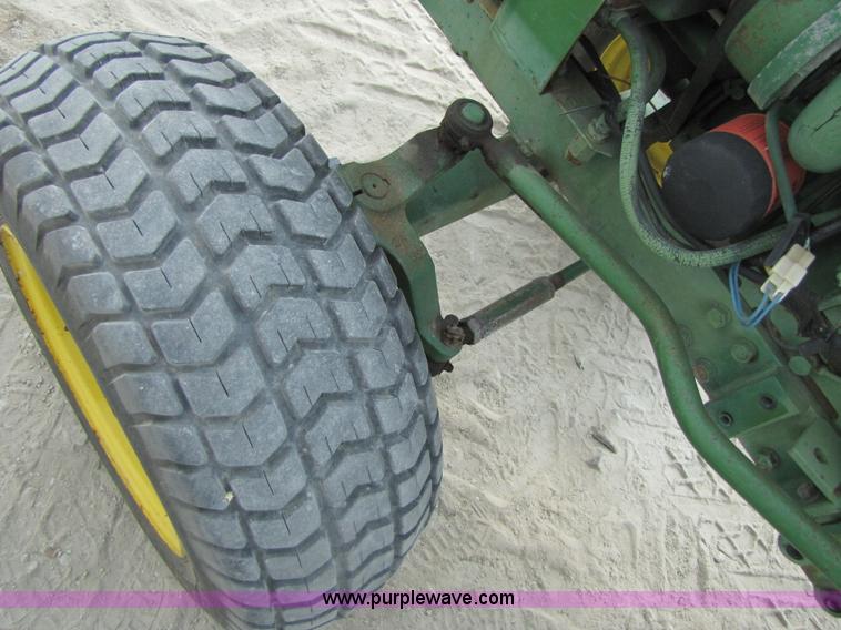 image for item 3463 1983 John Deere 650 tractor