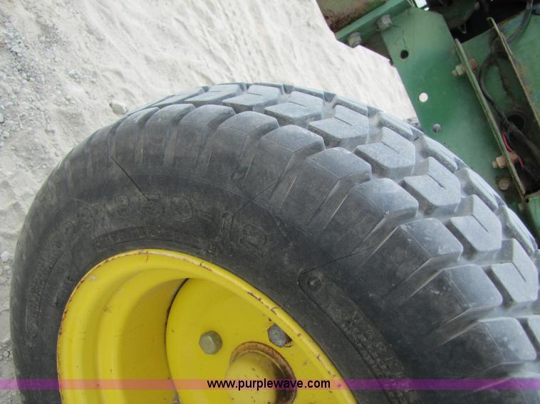 image for item 3463 1983 John Deere 650 tractor