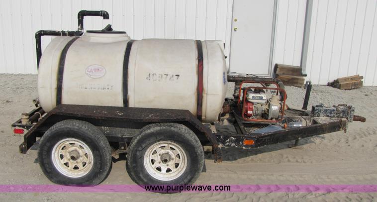 image for item 3468 Water tank trailer with pump