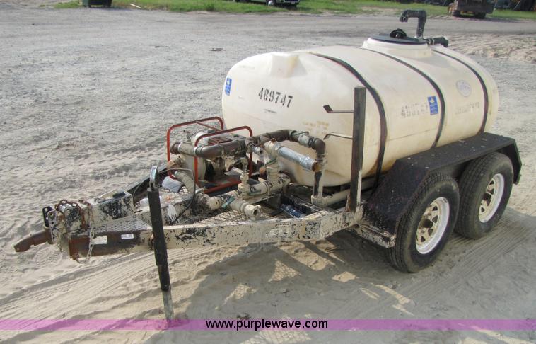 image for item 3468 Water tank trailer with pump
